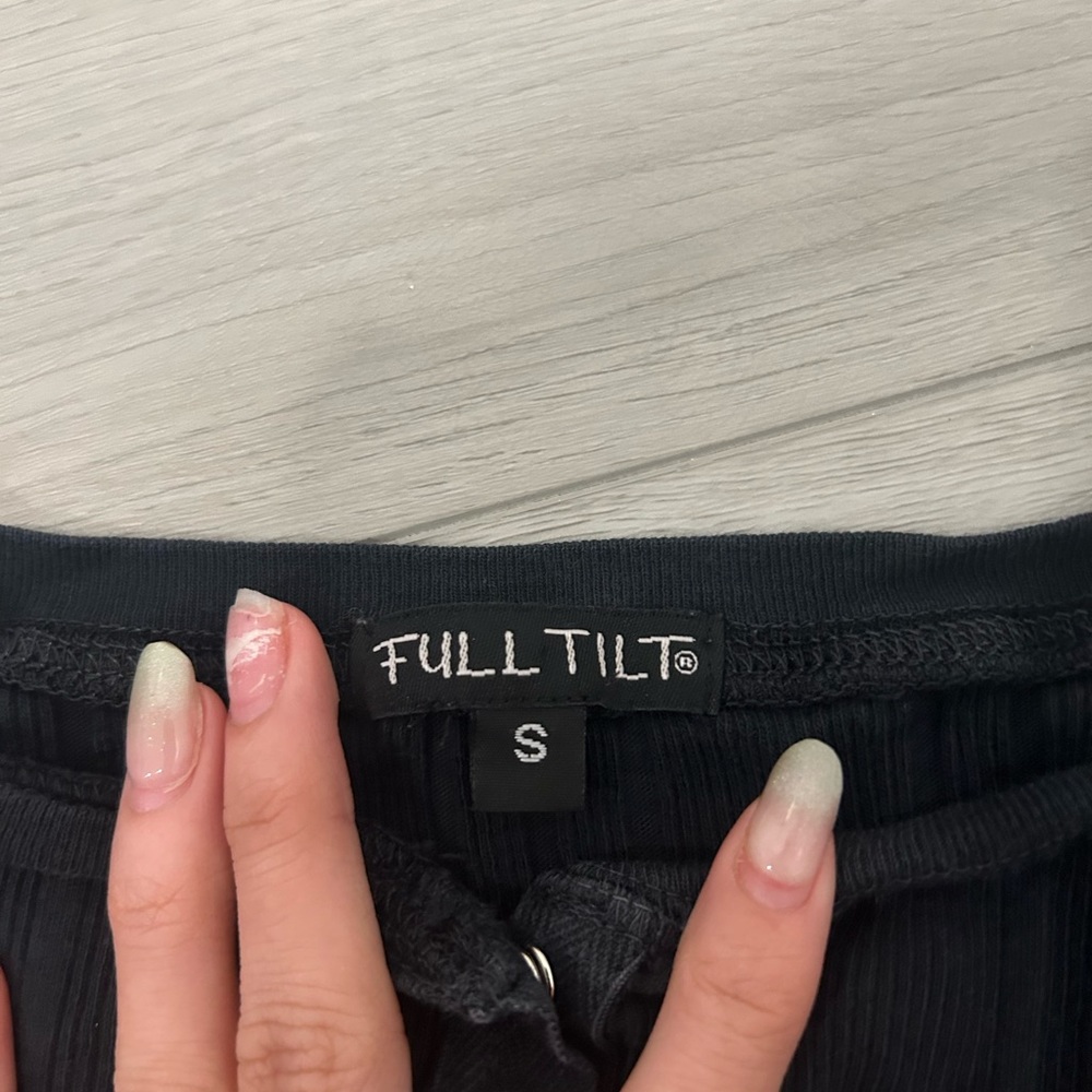 Full Tilt Button Top - Picture 2 of 2
